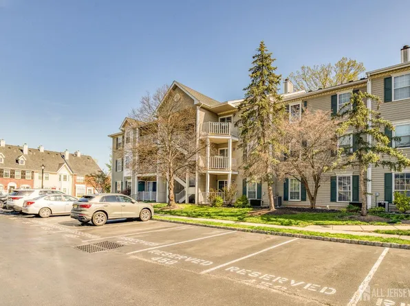 8 Clay St, North Brunswick, NJ 08902