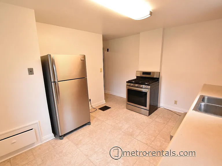238-240 W Pacemont Rd — Photo 14