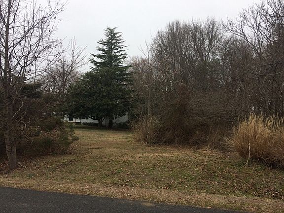 2nd image of 1225 Oakland Dr