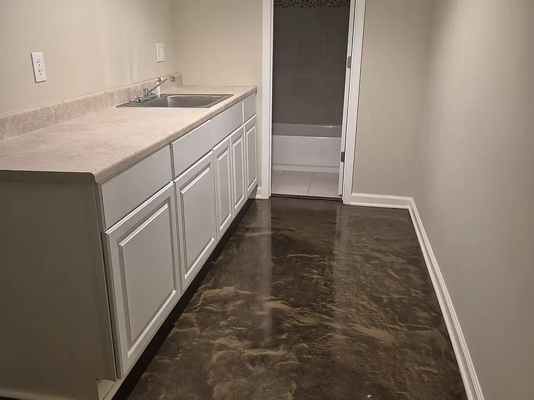 608 Blandford St — Photo 10
