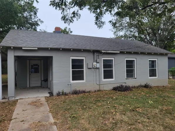 222 N Vaughan Ave, Seguin, TX 78155