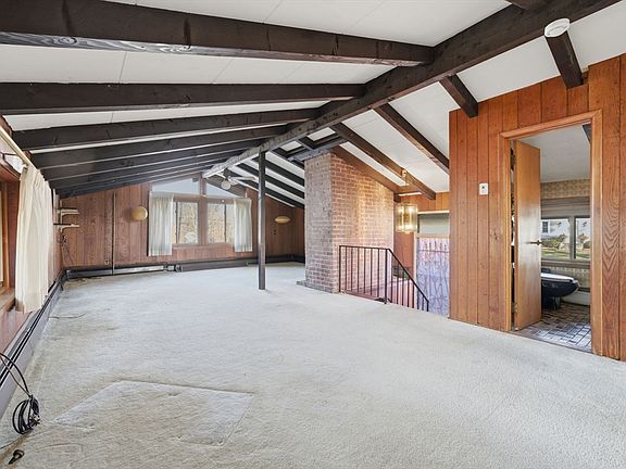 5th image of 11 Hutchins Cir