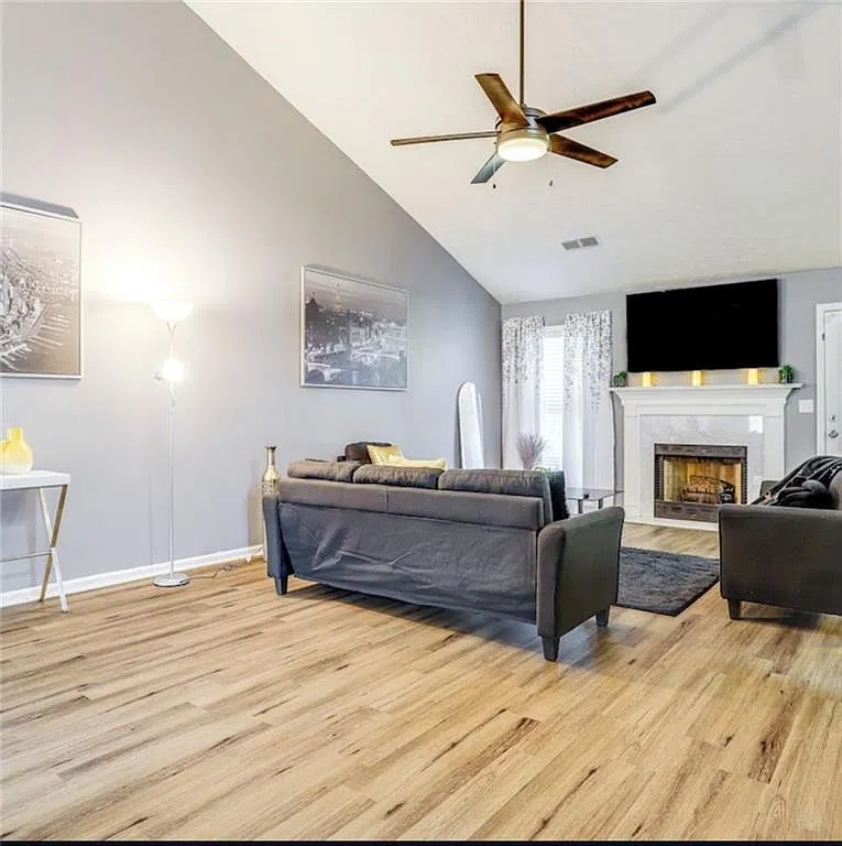 4 bed, 2.0 bath, 2011 sqft, $4,200 — Photo 1
