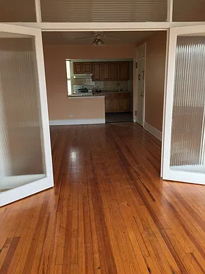 Rented by Metroline Realty | media 10
