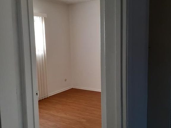 3rd image of 136 E Avenue St #7