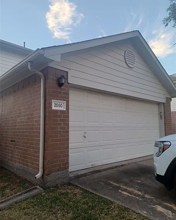 1st image of 2050 Greencrest Dr
