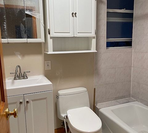 5th image of 18 Macfarland Ave #2