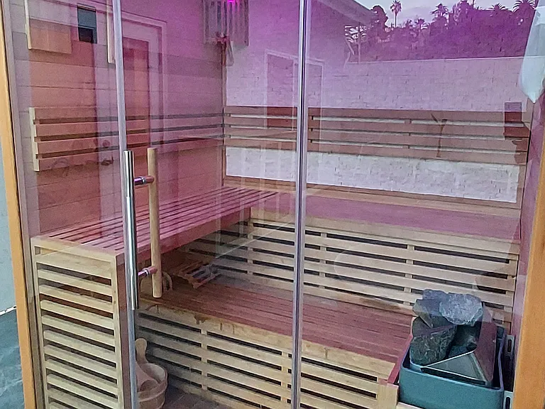 Chromotheraphy lights in the sauna