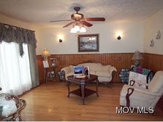 4th image of 440 Windsor Dr