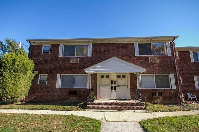 2nd image of 33 Laurel Pl #B