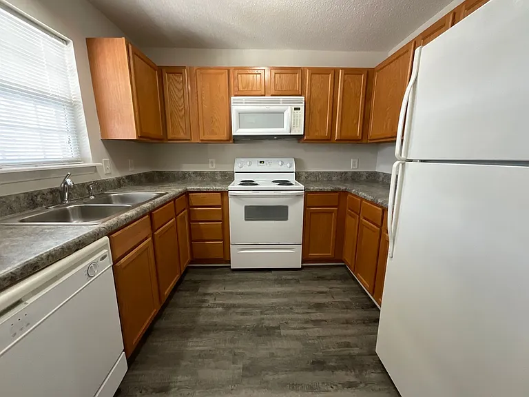 Meridian Park Apartments — Photo 163