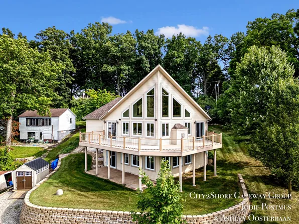 11725 Wabasis Lake Dr NE, Greenville, MI 48838