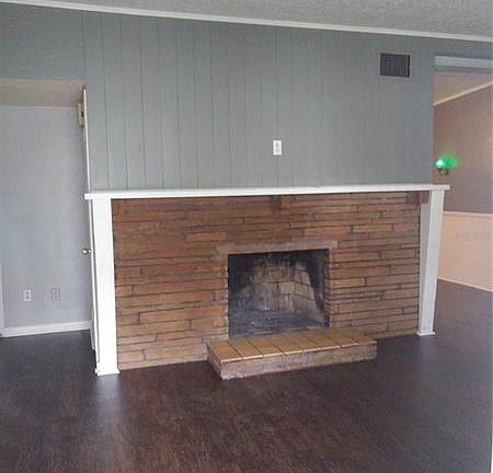 5th image of 1625 Mockingbird Ln