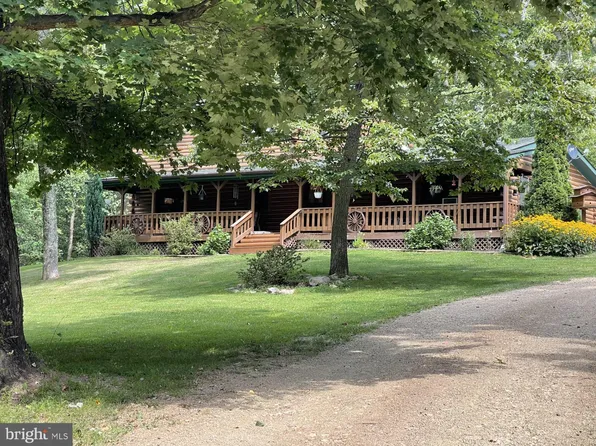 250 Vulpine Dr, Paw Paw, WV 25434