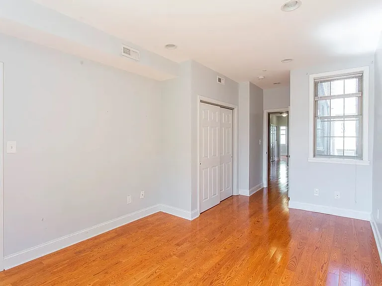 2534 Amber St — Photo 15
