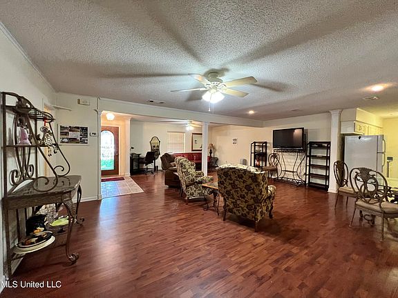 4th image of 1717 Mary Ann Dr