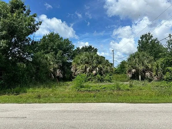 417 Pebble Beach Ln, Punta Gorda, FL 33982