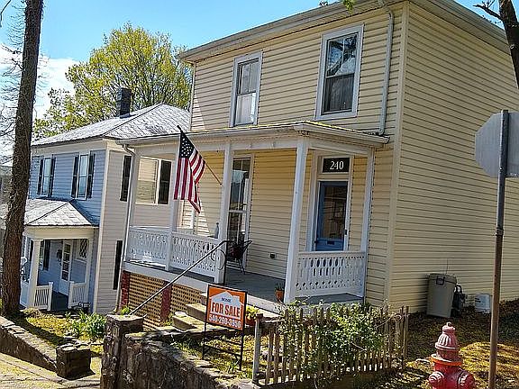 5th image of 240 N Madison St