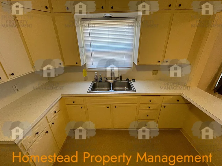287 SE Ash St — Photo 9
