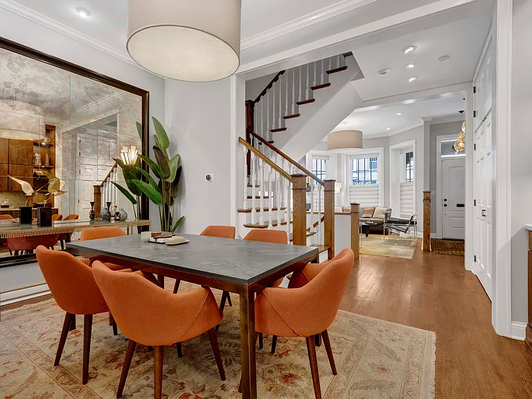 2109 N Clark St — Photo 7