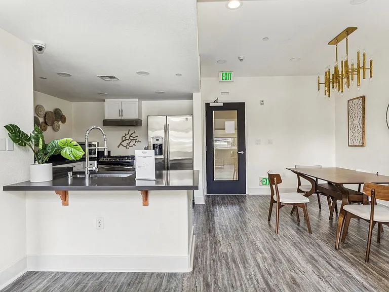 Meridian Place Apartment Homes — Photo 14