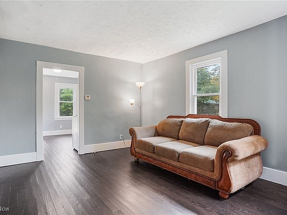 3rd image of 3691 N Pleasant Dr