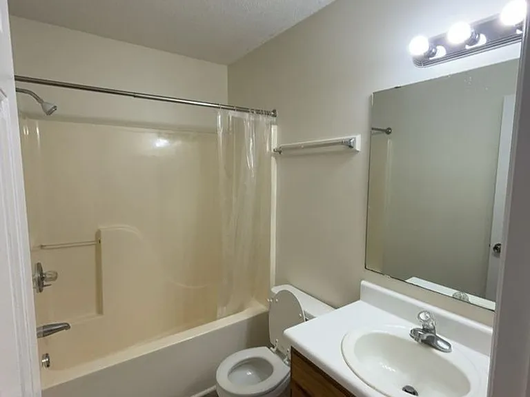 Hearthwood Apartments — Photo 24