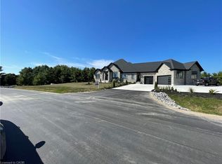 670 Bishopsgate Rd #9, Paris, ON N3L3E3