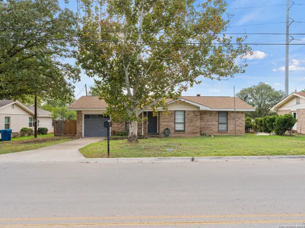 1911 Singing Wind, Kerrville, TX 78028
