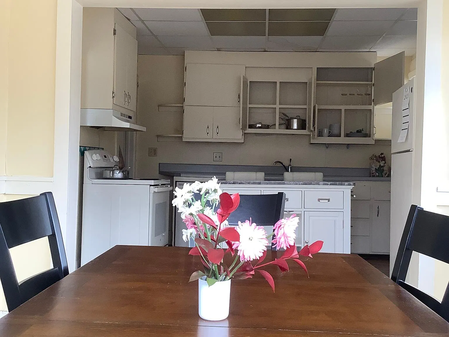 3 bed, 1.5 bath, 2100 sqft, $1,325 — Photo 4