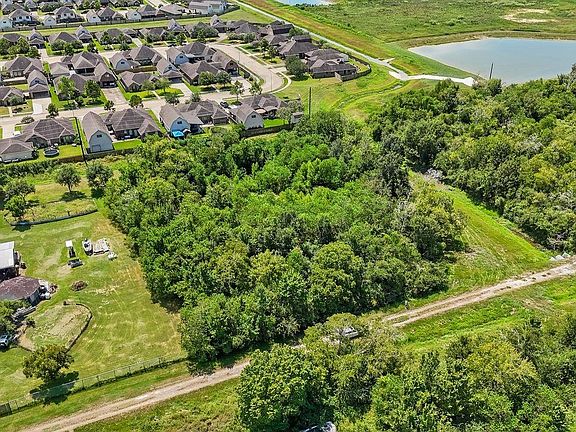 3rd image of 709 Pollard Dr