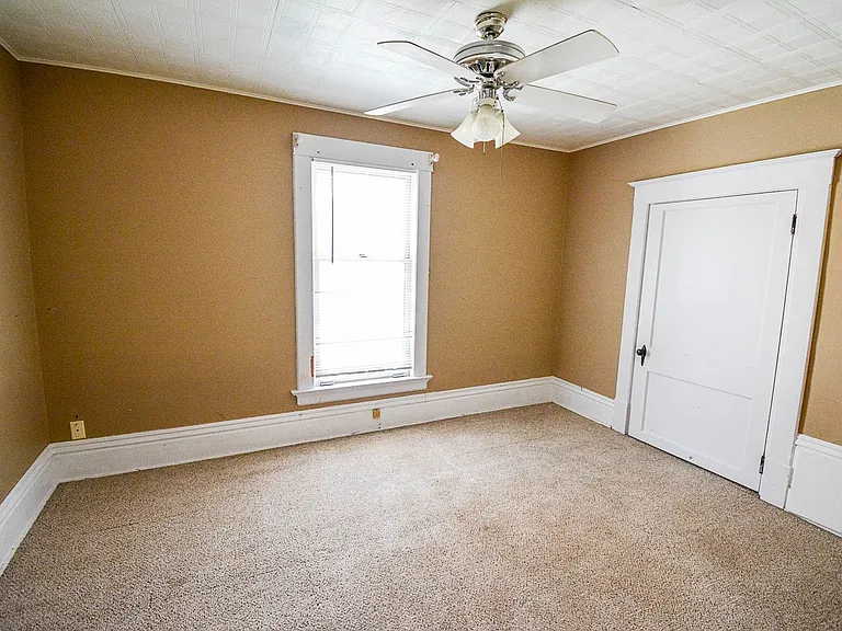 209 S Pearl St — Photo 9