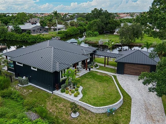 4th image of 3001 Banyan Way
