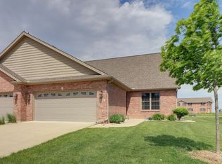 1808 Dunraven Rd, Bloomington, IL 61704