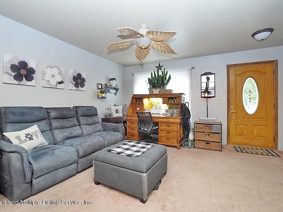 4th image of 215 Balsam Pl