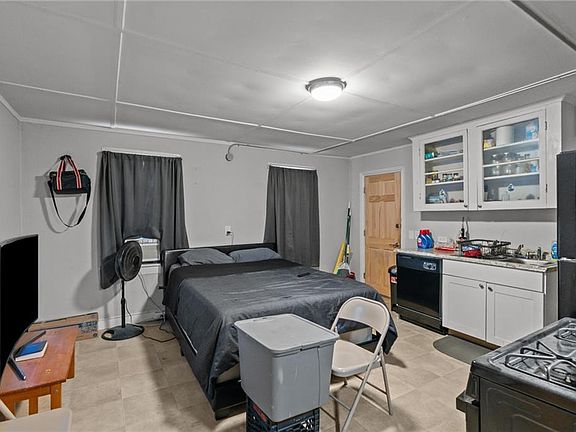 2nd image of 32 Judith St