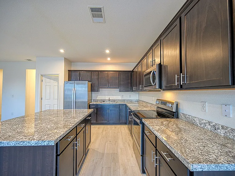 5635 S Larimer St — Photo 8