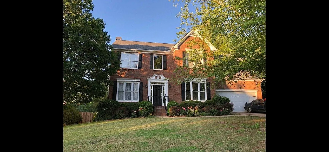 4 bed, 2.5 bath, 2319 sqft, $2,600 — Photo 1
