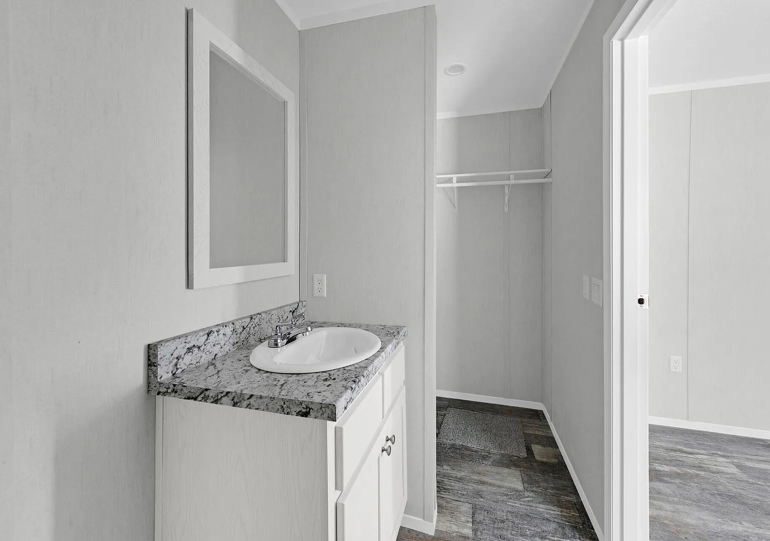 Brand New 3 Br 2 Bath Luxury Mobile Home - Great Location ! — Photo 3