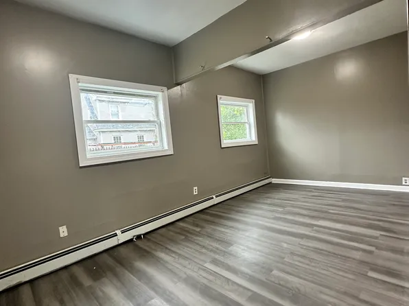 27-31 Monroe Ave, Riverside, RI 02915