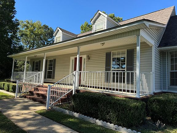 3rd image of 429 Jackson Cir