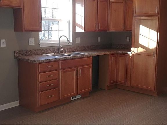 5th image of 540 2nd St