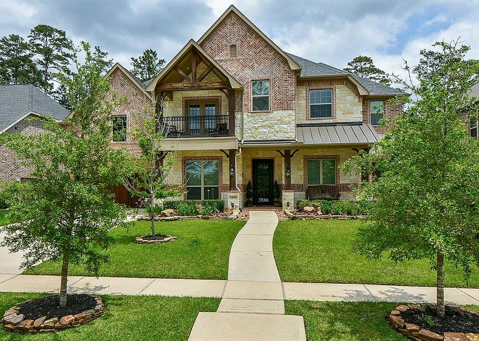 Gorgeous Village Builder Kingston 4/3.5/3 Home! Priced Way Below New Construction! Why build when you can buy NOW!