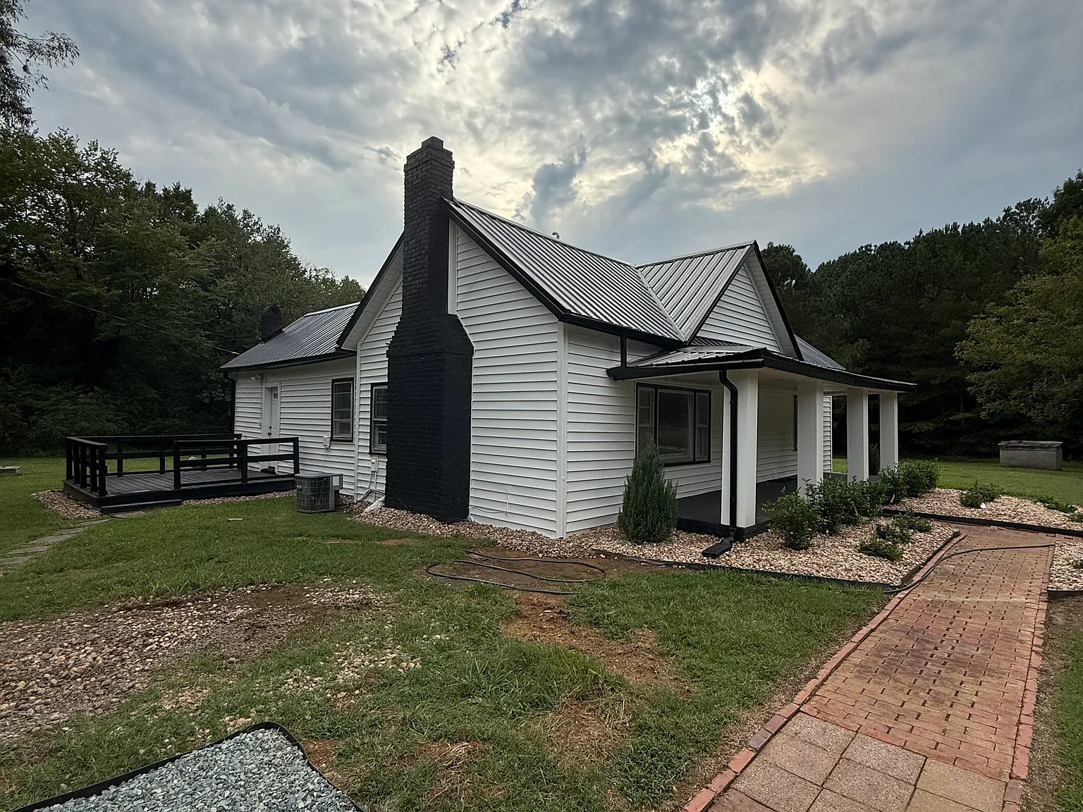 3 bed, 1265 sqft, $2,200 — Photo 1