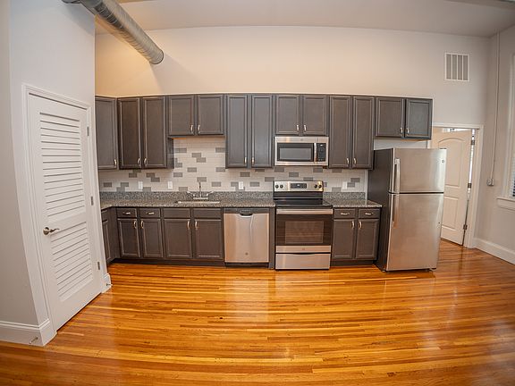 3rd image of 230 W Dunklin St Suite 204