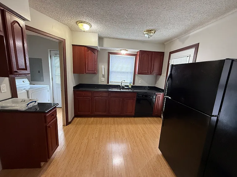1757 Beverly Ave — Photo 3