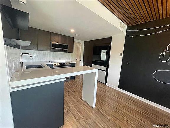 4th image of 3415 Benjamin Ave APT 405