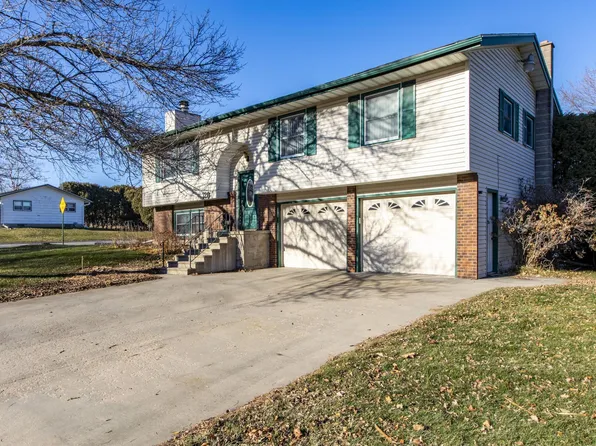 720 4th Ave NW, Plainview, MN 55964