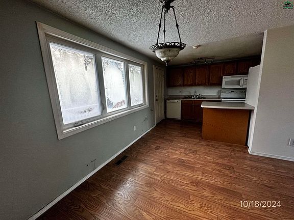 5th image of 417 Fairbanks St