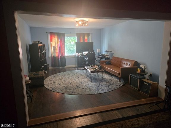 3rd image of 212 4Th St
